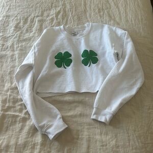 St Patricks Day Clover Leaf Crew Neck Cropped Sweatshirt